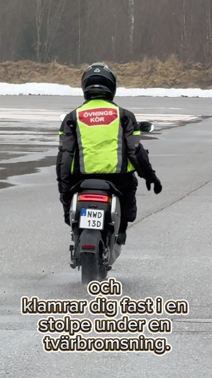 Instagram post from svensktrafikutbildning. This post is in position 1.