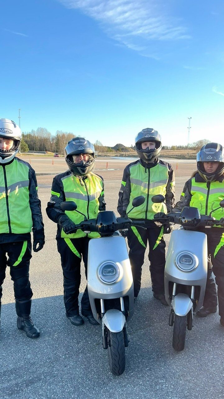 Instagram post from svensktrafikutbildning. This post is in position 2.